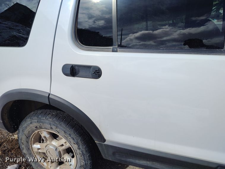 image for item EO9972 2003 Ford Explorer SUV