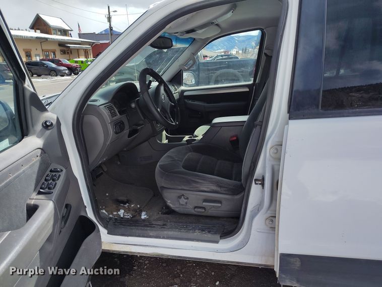 image for item EO9972 2003 Ford Explorer SUV