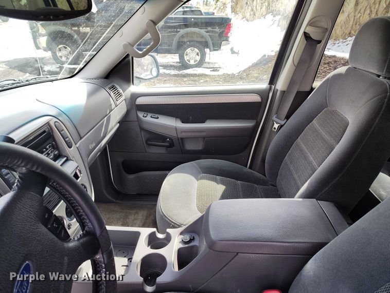 image for item EO9972 2003 Ford Explorer SUV