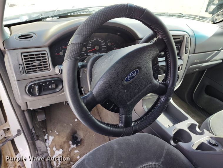 image for item EO9972 2003 Ford Explorer SUV