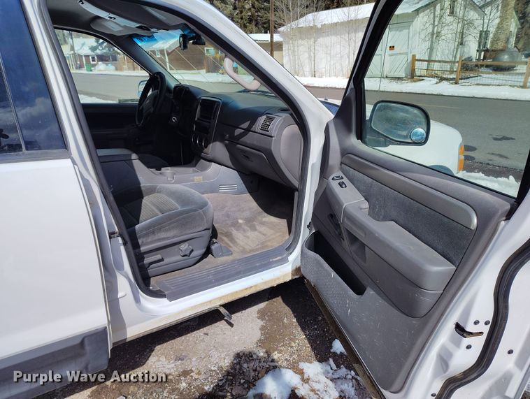 image for item EO9972 2003 Ford Explorer SUV
