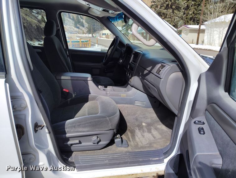 image for item EO9972 2003 Ford Explorer SUV