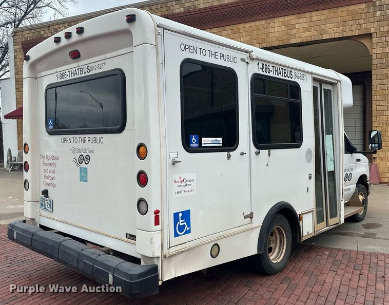 image for item ER4991 2010 Ford E350 Super Duty shuttle bus