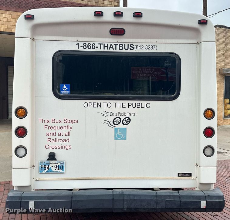 image for item ER4991 2010 Ford E350 Super Duty shuttle bus