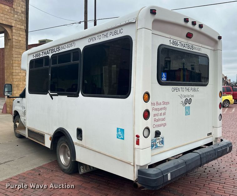 image for item ER4991 2010 Ford E350 Super Duty shuttle bus