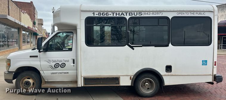 image for item ER4991 2010 Ford E350 Super Duty shuttle bus