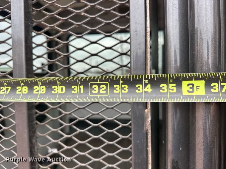 image for item ER4991 2010 Ford E350 Super Duty shuttle bus