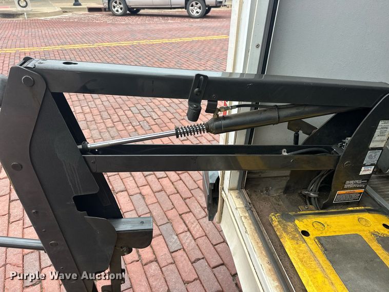 image for item ER4991 2010 Ford E350 Super Duty shuttle bus