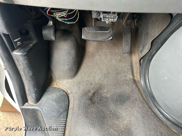 image for item ER4991 2010 Ford E350 Super Duty shuttle bus