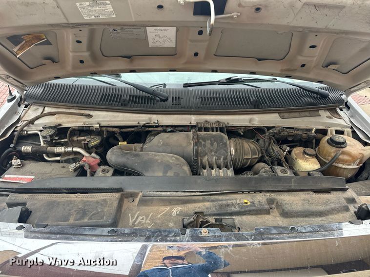 image for item ER4991 2010 Ford E350 Super Duty shuttle bus