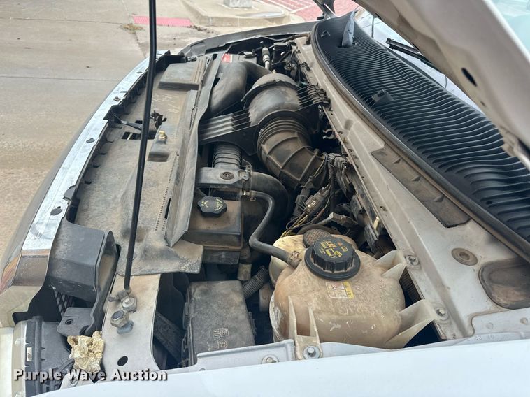 image for item ER4991 2010 Ford E350 Super Duty shuttle bus