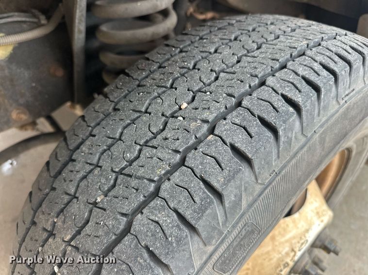 image for item ER4991 2010 Ford E350 Super Duty shuttle bus