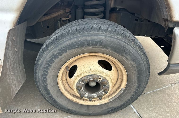 image for item ER4991 2010 Ford E350 Super Duty shuttle bus