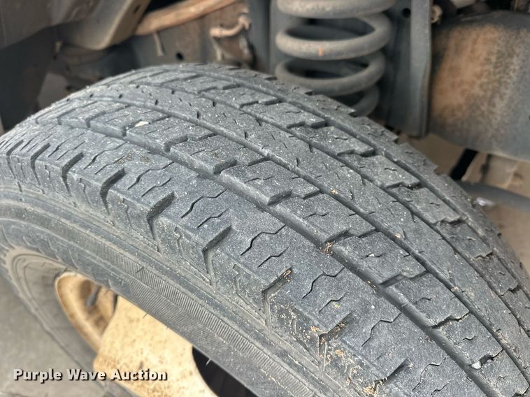 image for item ER4991 2010 Ford E350 Super Duty shuttle bus