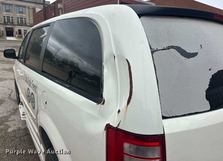 image for item ER4992 2010 Dodge Grand Caravan SE van