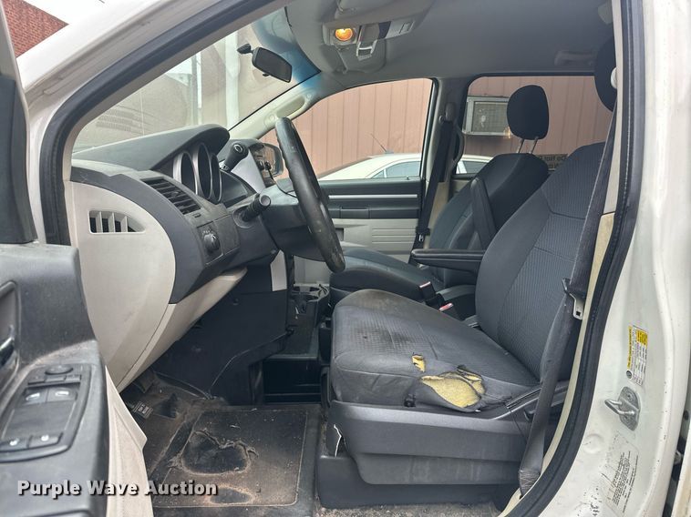 image for item ER4992 2010 Dodge Grand Caravan SE van