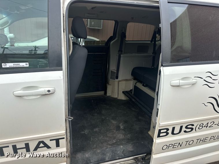 image for item ER4992 2010 Dodge Grand Caravan SE van