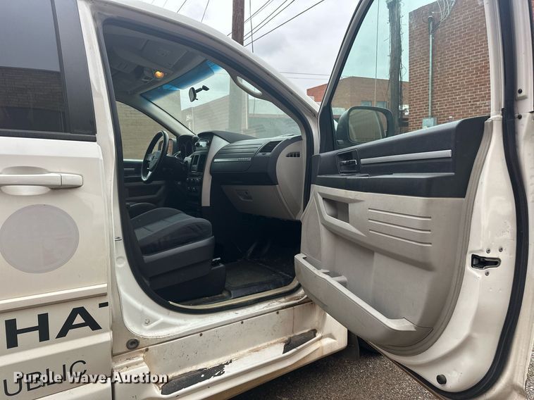 image for item ER4992 2010 Dodge Grand Caravan SE van