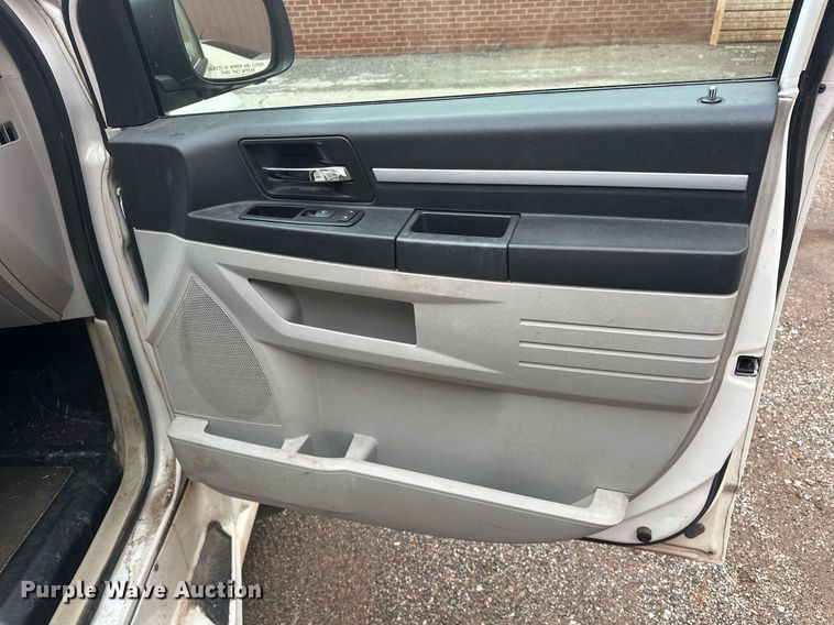image for item ER4992 2010 Dodge Grand Caravan SE van