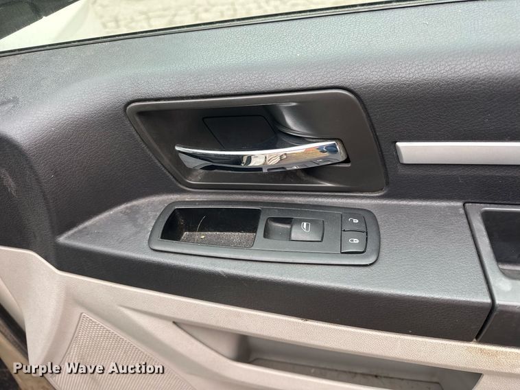 image for item ER4992 2010 Dodge Grand Caravan SE van