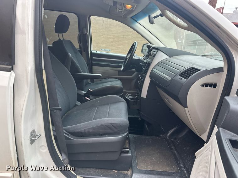 image for item ER4992 2010 Dodge Grand Caravan SE van