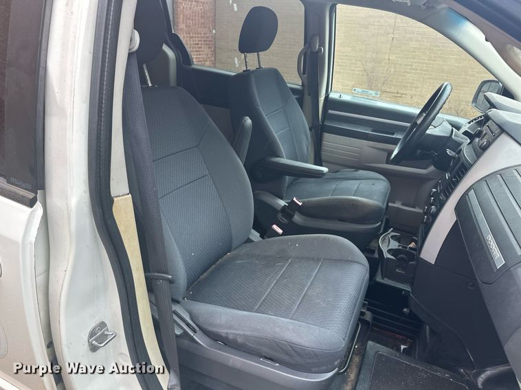 image for item ER4992 2010 Dodge Grand Caravan SE van