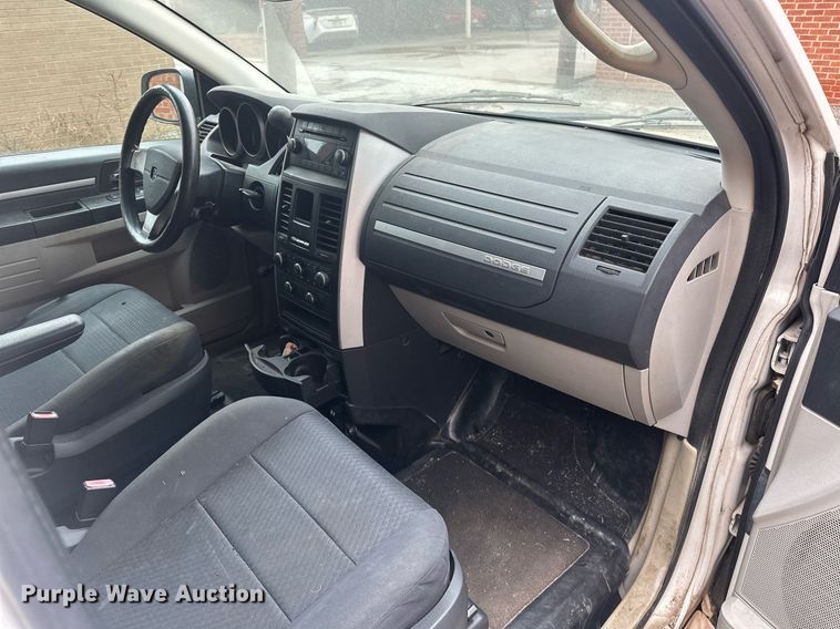 image for item ER4992 2010 Dodge Grand Caravan SE van
