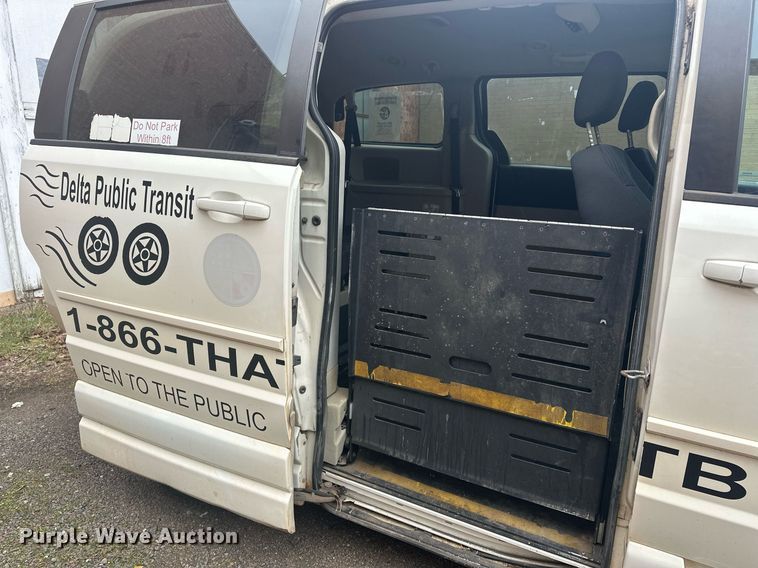 image for item ER4992 2010 Dodge Grand Caravan SE van