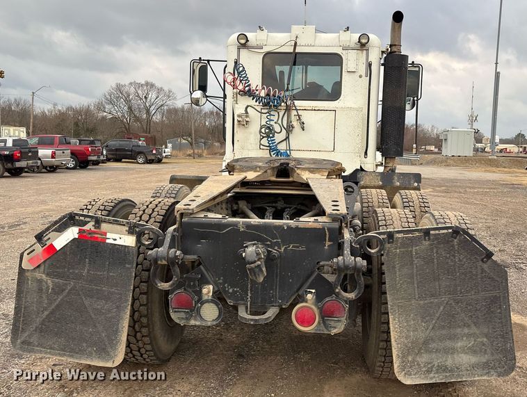 image for item EY9901 2002 Freightliner FLD semi truck