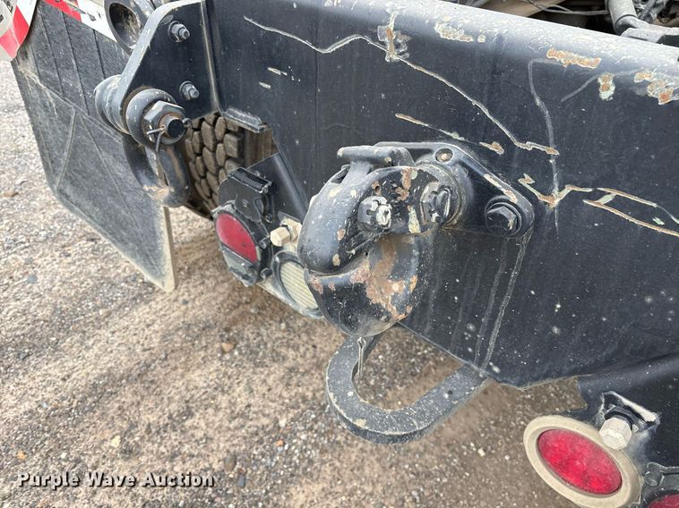 image for item EY9901 2002 Freightliner FLD semi truck