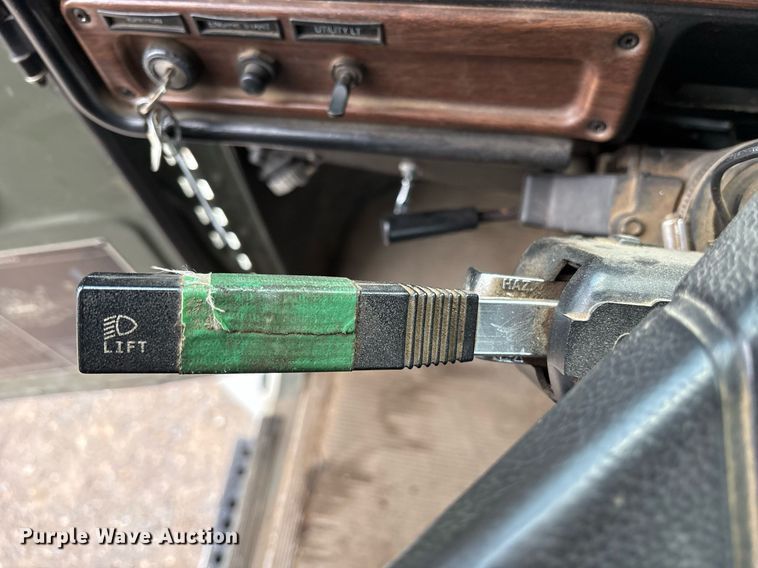 image for item EY9901 2002 Freightliner FLD semi truck