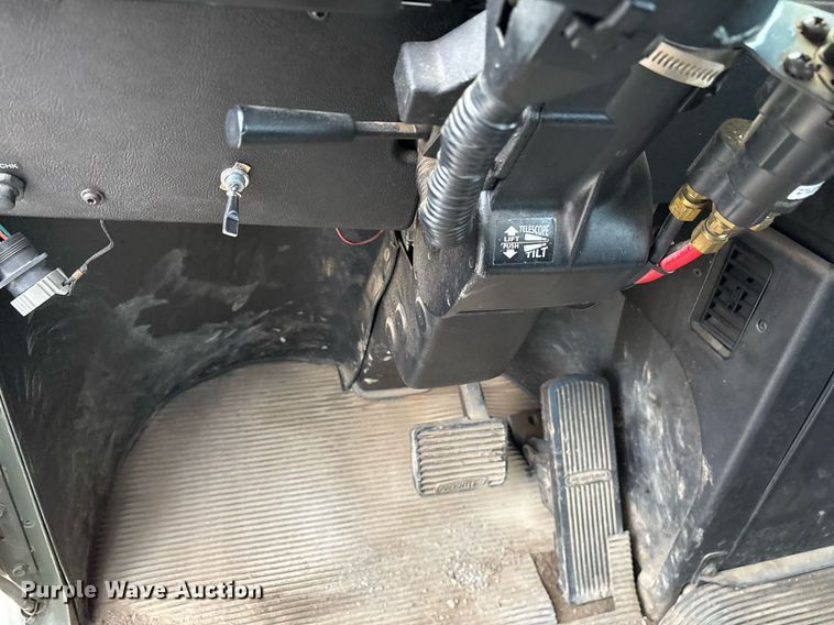 image for item EY9901 2002 Freightliner FLD semi truck