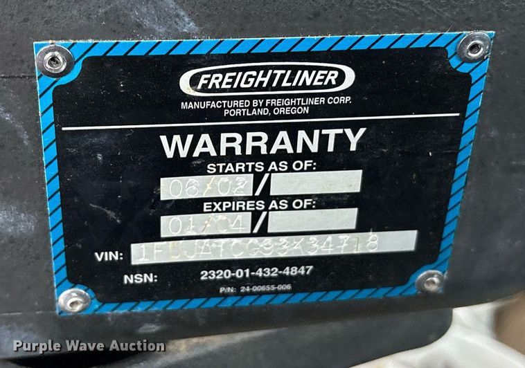 image for item EY9901 2002 Freightliner FLD semi truck
