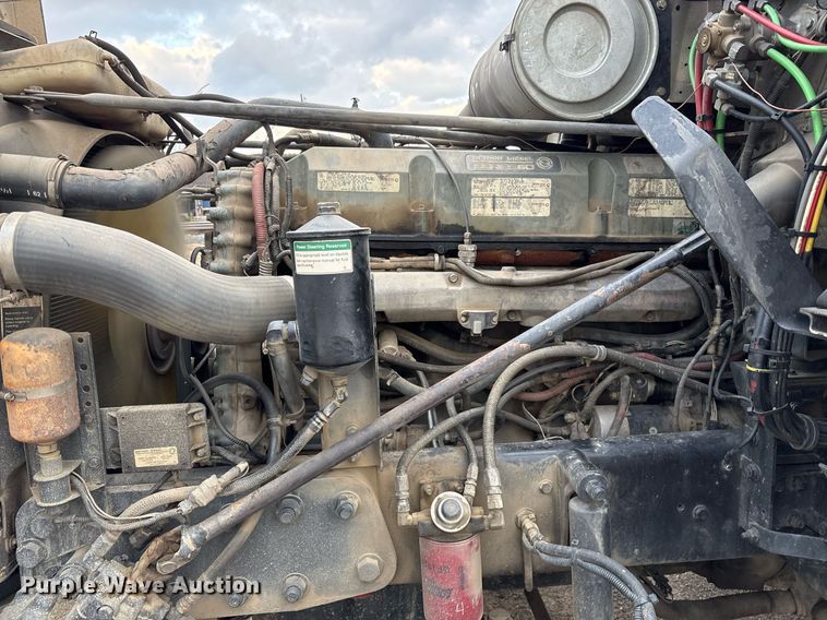 image for item EY9901 2002 Freightliner FLD semi truck