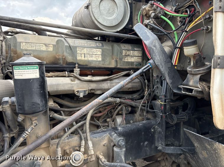 image for item EY9901 2002 Freightliner FLD semi truck