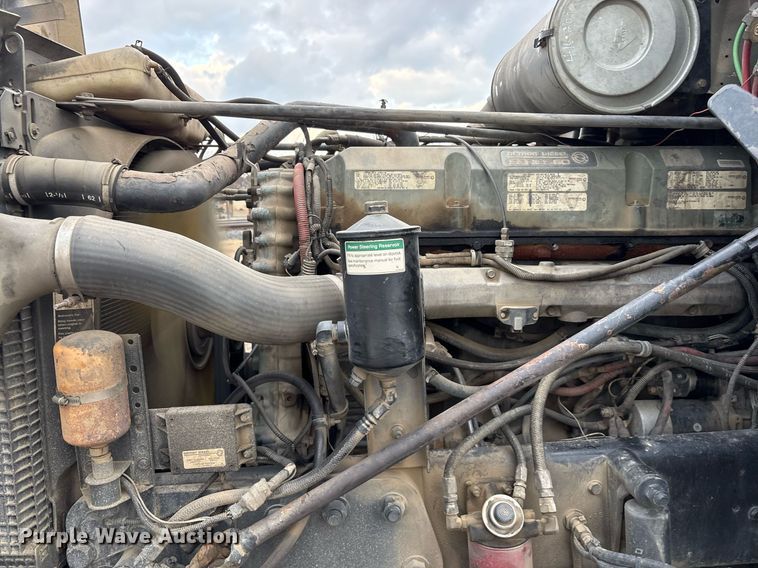 image for item EY9901 2002 Freightliner FLD semi truck