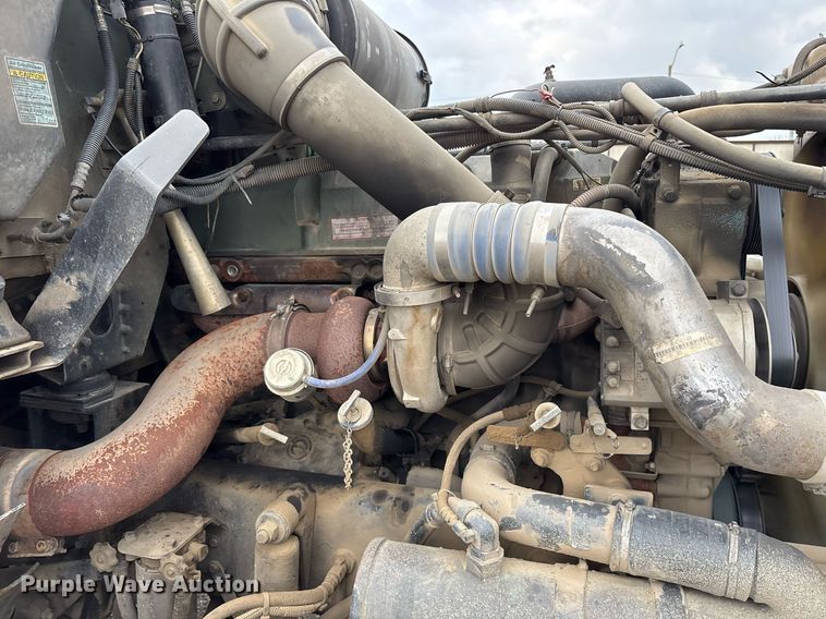 image for item EY9901 2002 Freightliner FLD semi truck