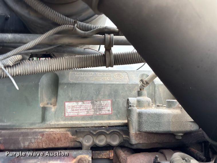 image for item EY9901 2002 Freightliner FLD semi truck