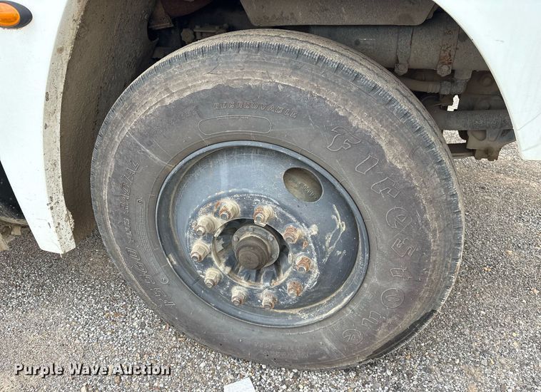 image for item EY9901 2002 Freightliner FLD semi truck