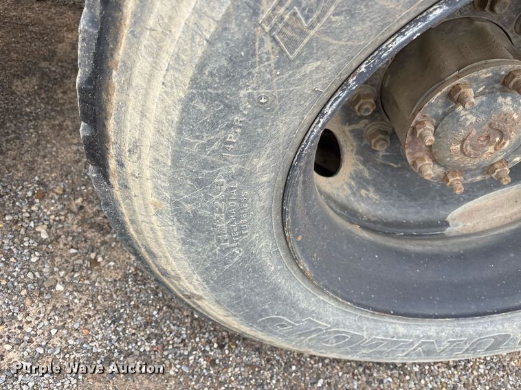 image for item EY9901 2002 Freightliner FLD semi truck