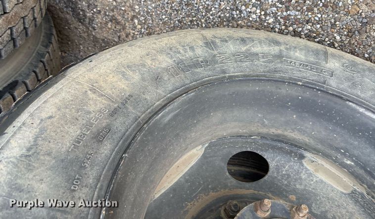 image for item EY9901 2002 Freightliner FLD semi truck