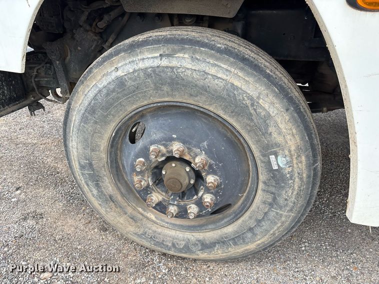 image for item EY9901 2002 Freightliner FLD semi truck