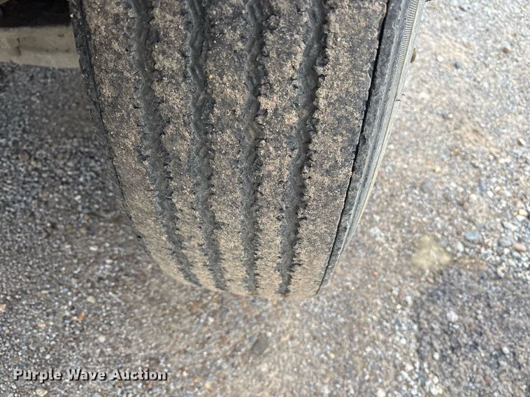 image for item EY9901 2002 Freightliner FLD semi truck