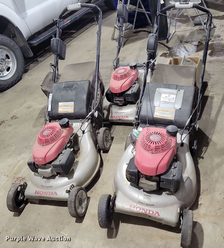image for item NB9825 (3) Honda push mowers