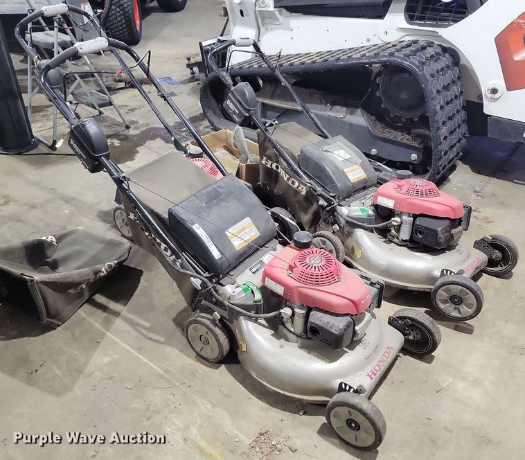 image for item NB9825 (3) Honda push mowers