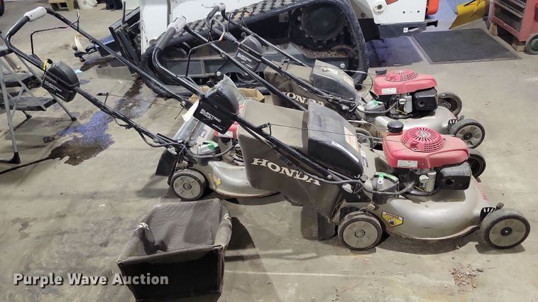 image for item NB9825 (3) Honda push mowers