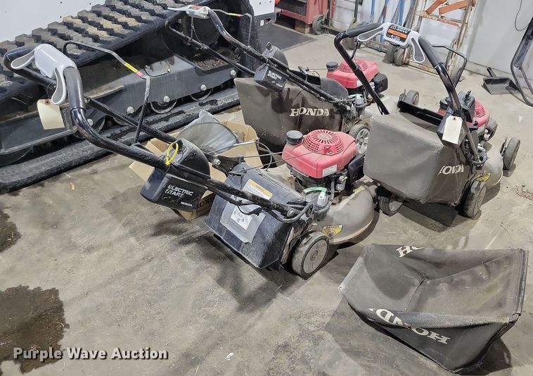 image for item NB9825 (3) Honda push mowers