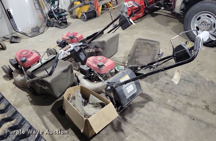 image for item NB9825 (3) Honda push mowers