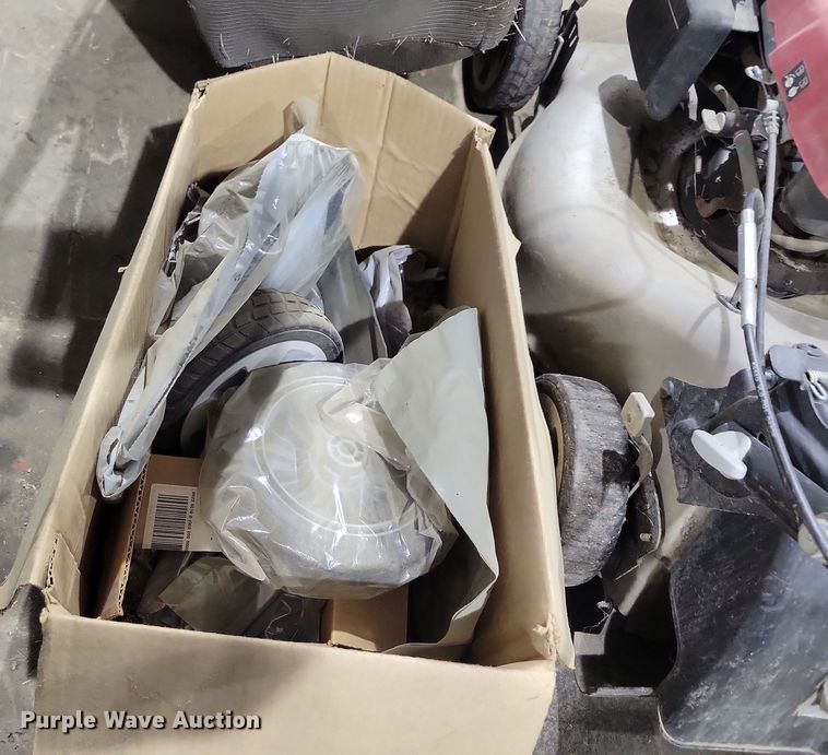 image for item NB9825 (3) Honda push mowers