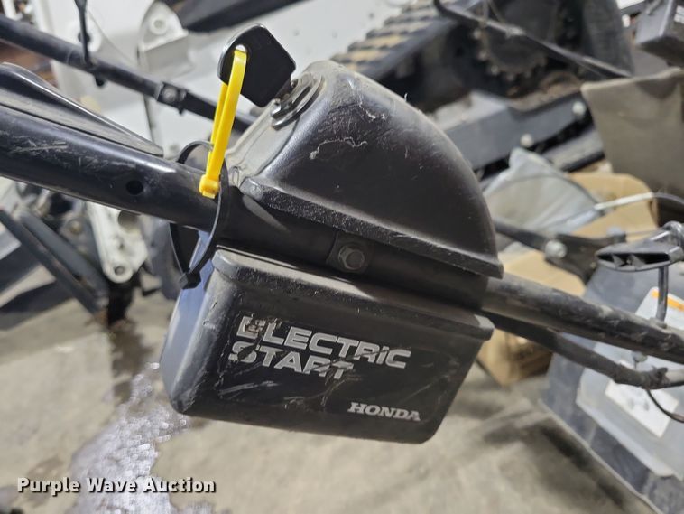 image for item NB9825 (3) Honda push mowers